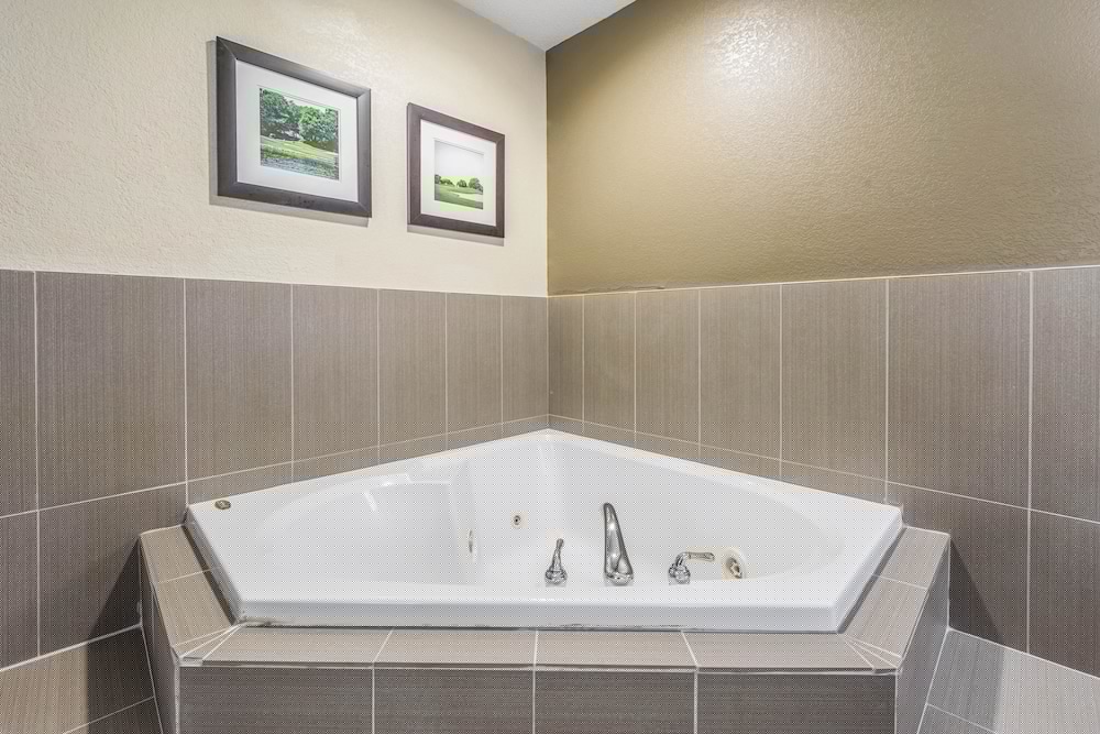 Comfort Inn & Suites Greenwood Near University 29/66