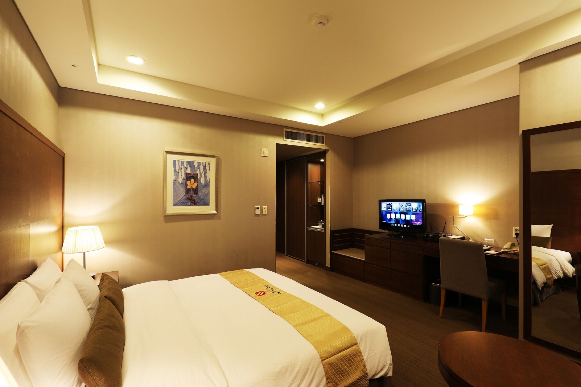 DELUXE, DOUBLE BED
