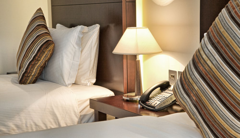 Metropolitan Al Mafraq Hotel 26/71