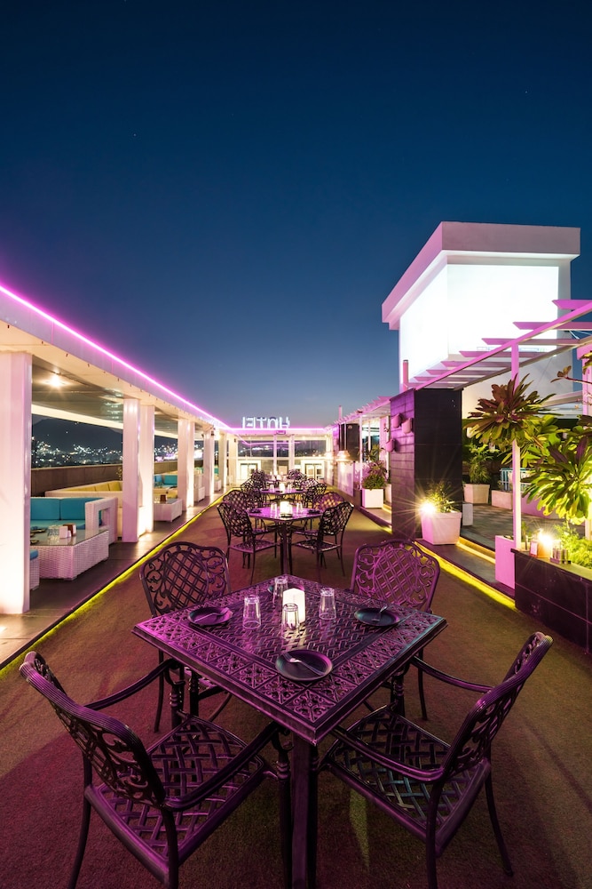 Hotel Ln Courtyard 40/45
