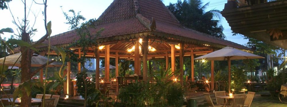 Omah Sinten Heritage Hotel & Resto 1/19