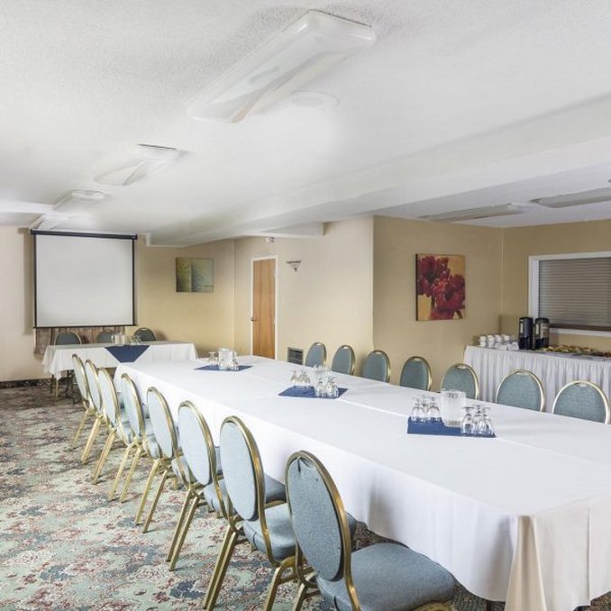 Mount Peyton Resort and Conference Centre 14/18