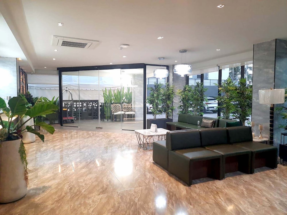 The 9 Residence Hotel 35/50