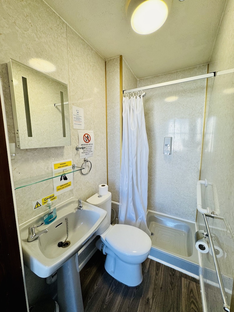 Carlton Court Hotel Eastbourne 47/49