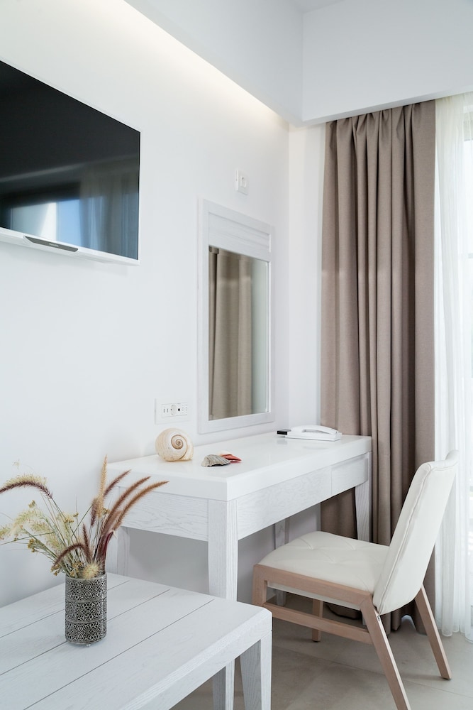 White Pearls Luxury Suites - Adults Only 22/69