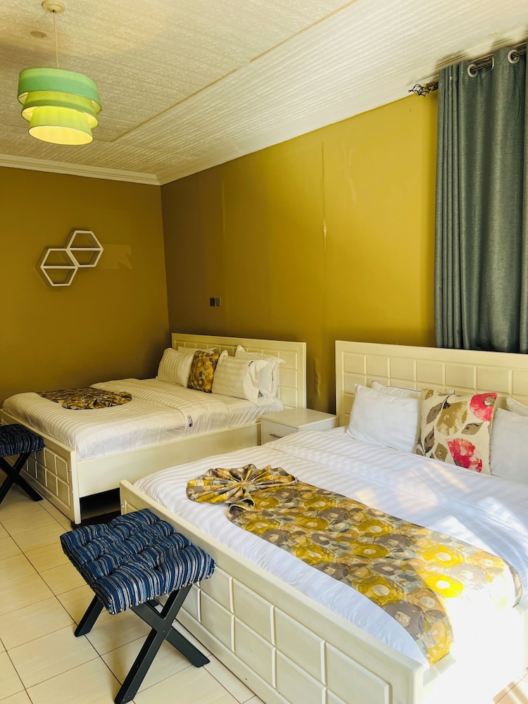DELUXE, TWIN BEDS