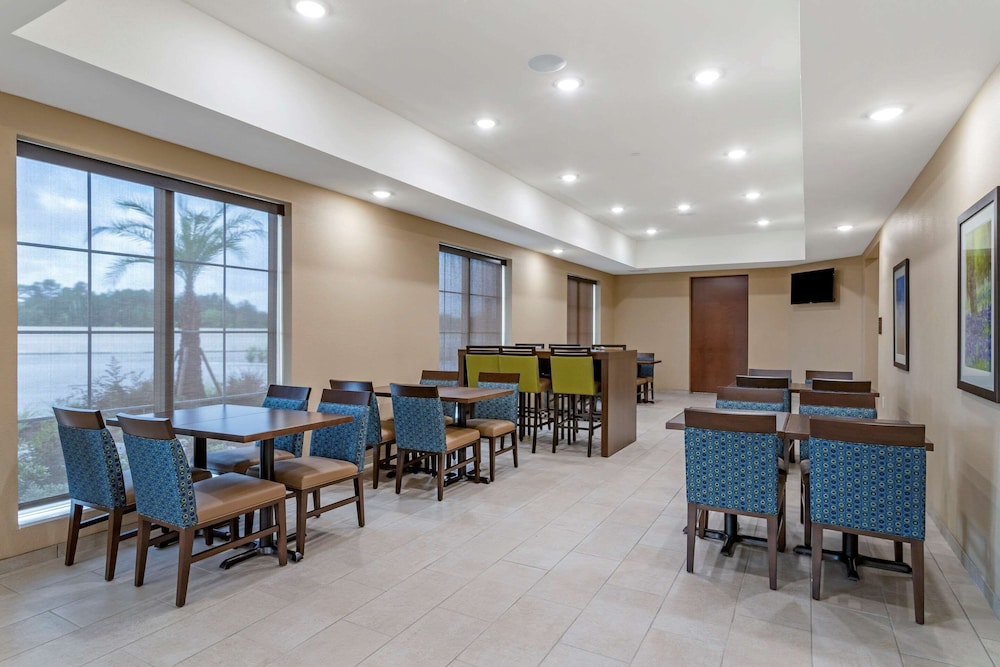 Comfort Inn & Suites Waller TX 27/36