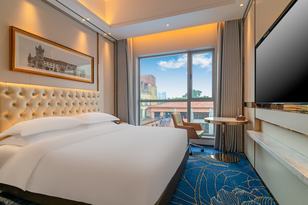 Easeland Hotel 10/42