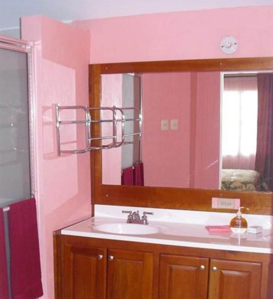 Piarco Village Suites 18/20