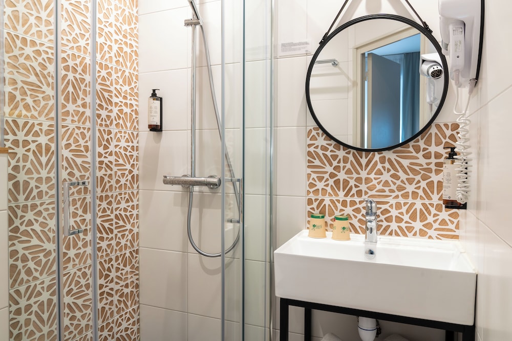 Hotel the Originals Lorient Les Oceanes 50/50