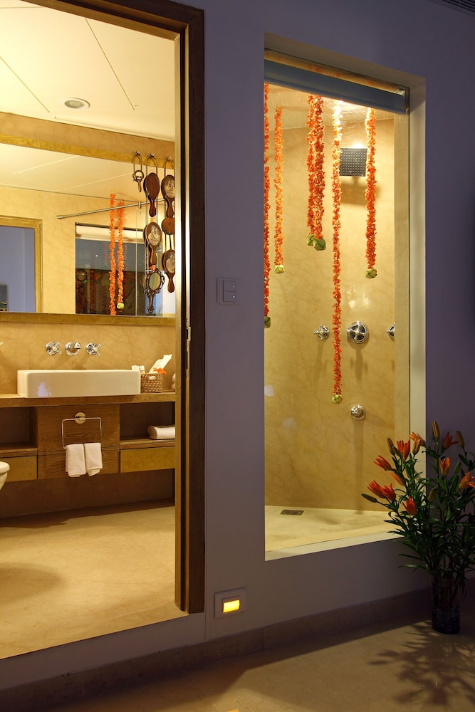 Hotel Le Sutra Hotel, Khar, Mumbai 60/60