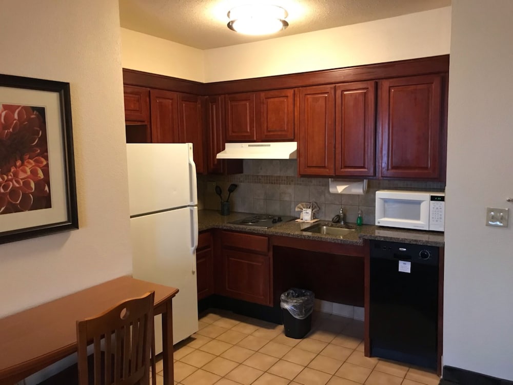 Staybridge Allentown Bethlehem Airport Suites 51/69