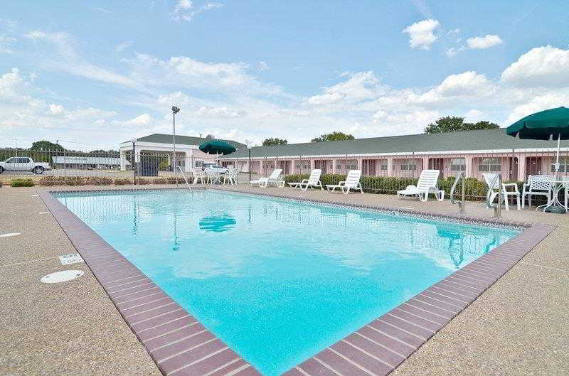 Best Western Gun Barrel City Inn 21/27