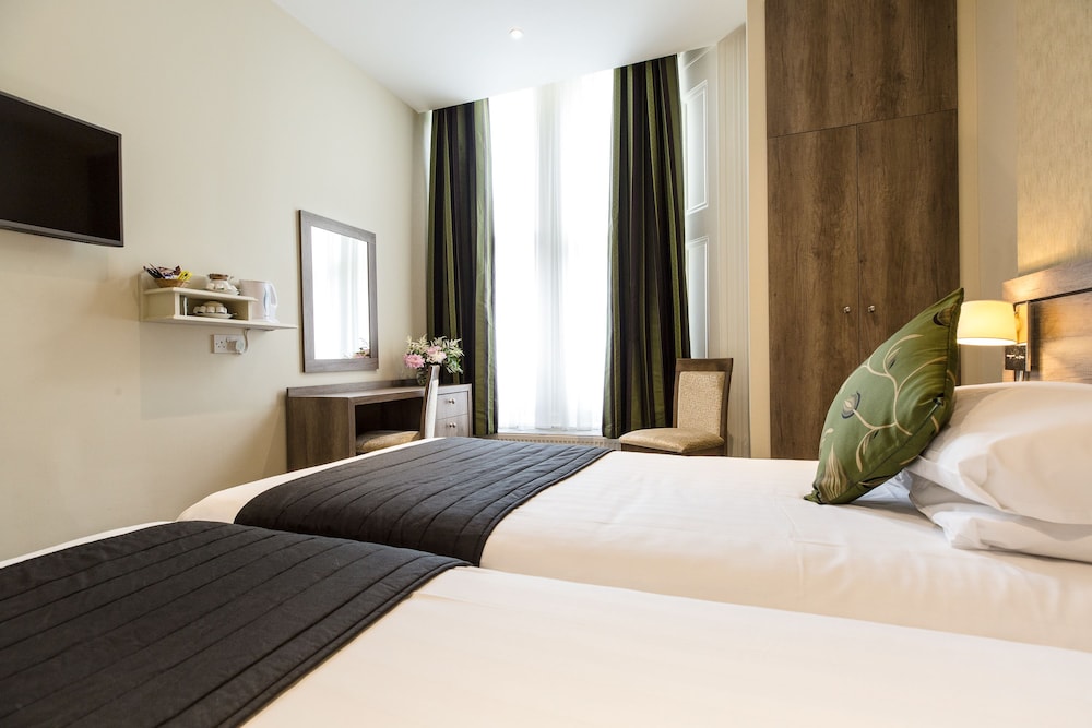 Kensington Gardens Hotel 8/38