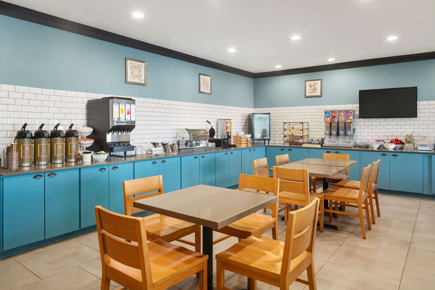 Country Inn and Suites By Radisson Manteno, IL 4/6