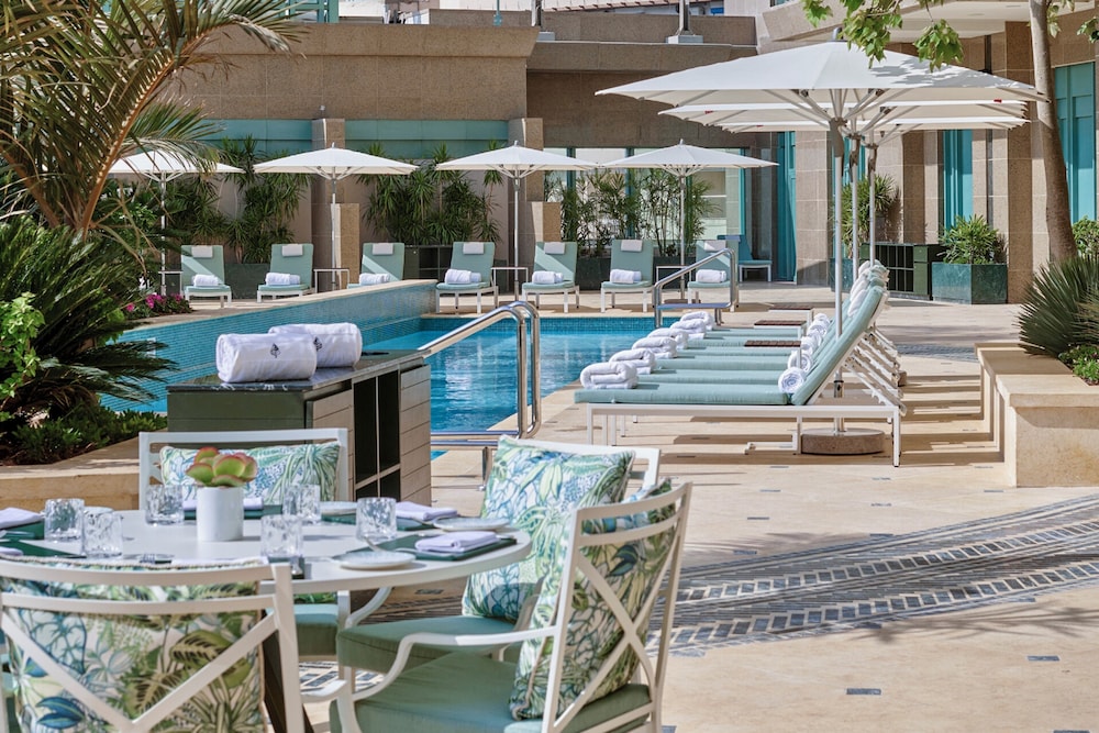 swimming pool spa