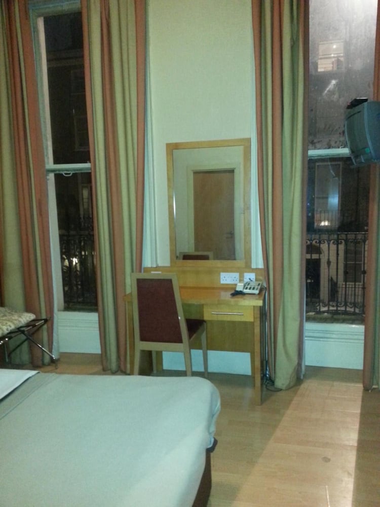 Berkeley Court Hotel 17/33