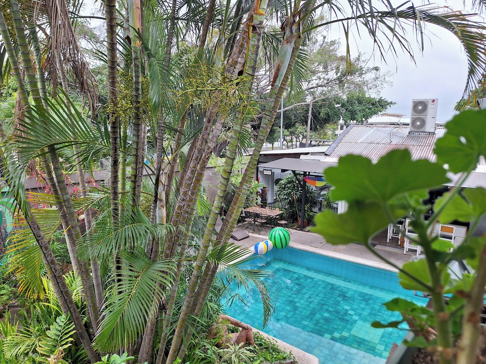 Colours Oasis Resort 64/72