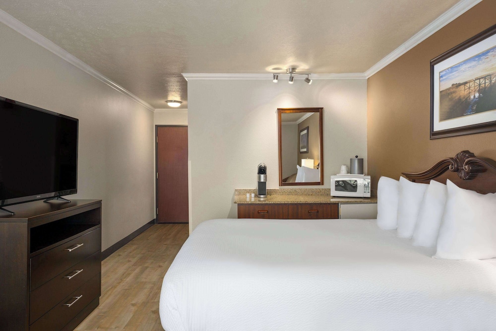 Room, Queen Bed, Accessible
