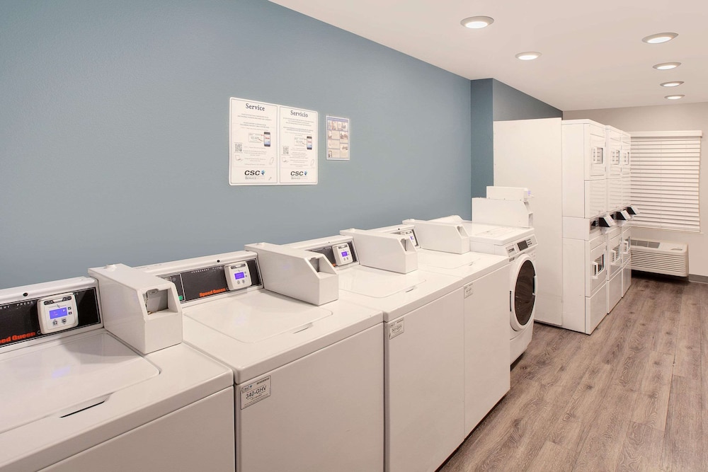 Extended Stay America Select Suites Phoenix North 39/52