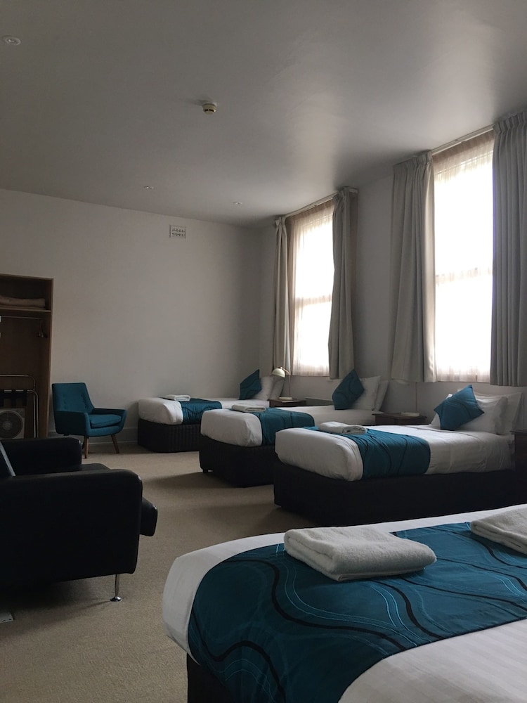 Customs House Hotel 53/72