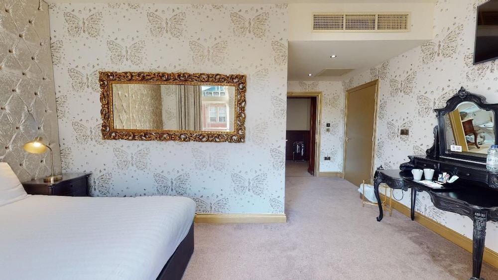 ROOM, KING BED