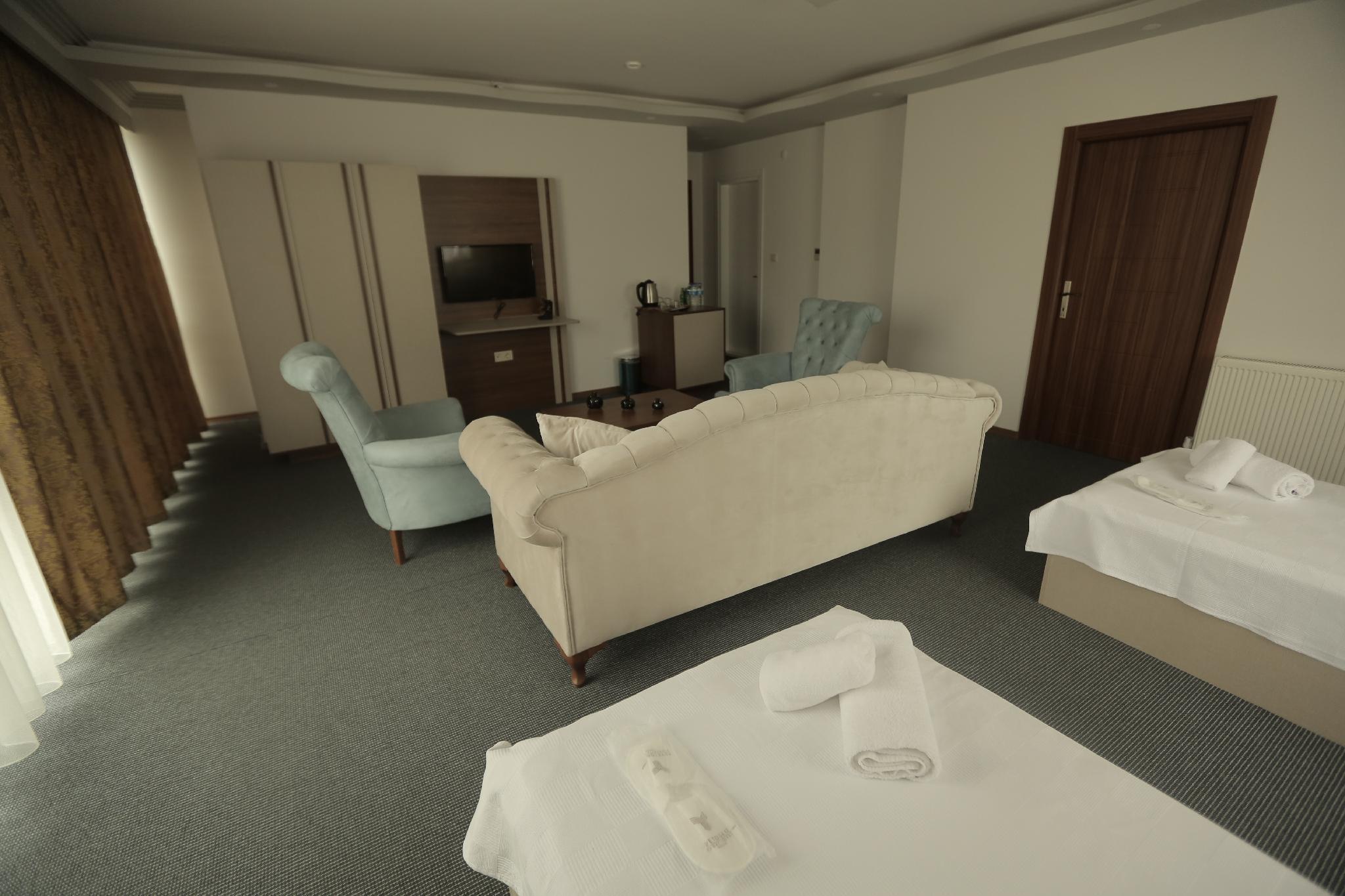 غرفة ثلاثية بسرير كينج وثلاثة أسرّة، Tevetoglu Hotel 2/2