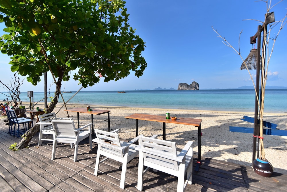 Koh Ngai Thanya Beach Resort 52/65
