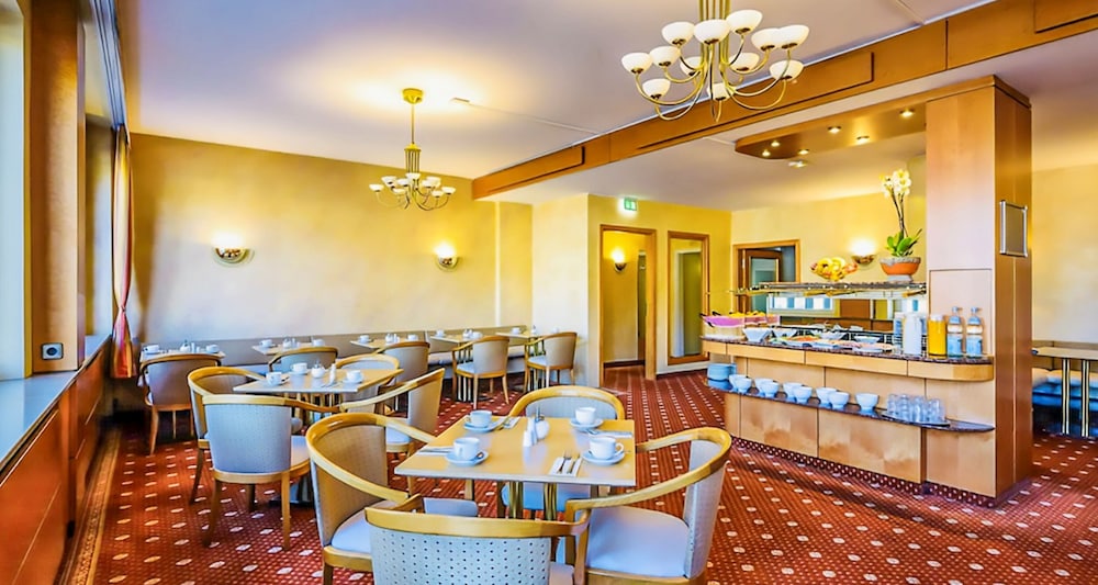 PLAZA INN Rieker Stuttgart Hauptbahnhof 51/65