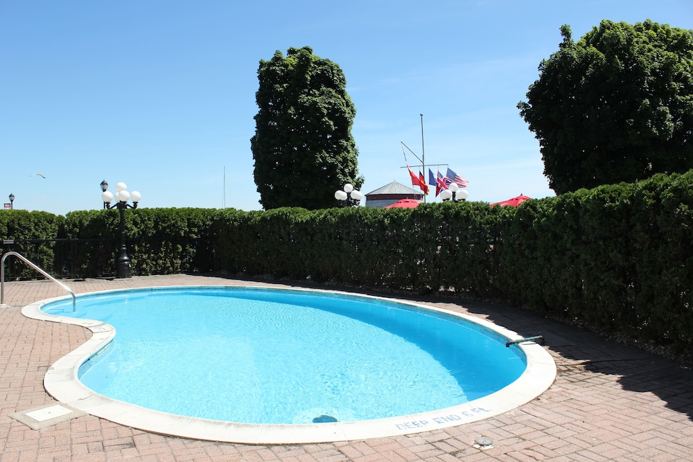 Confederation Place Hotel 43/68