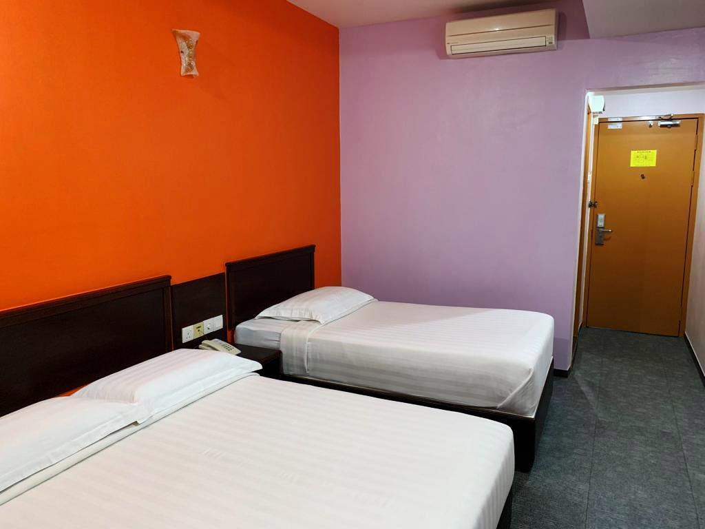 Deluxe, 1 Queen and 1 Single Bed, No Window