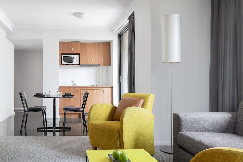 Mantra Parramatta 38/72