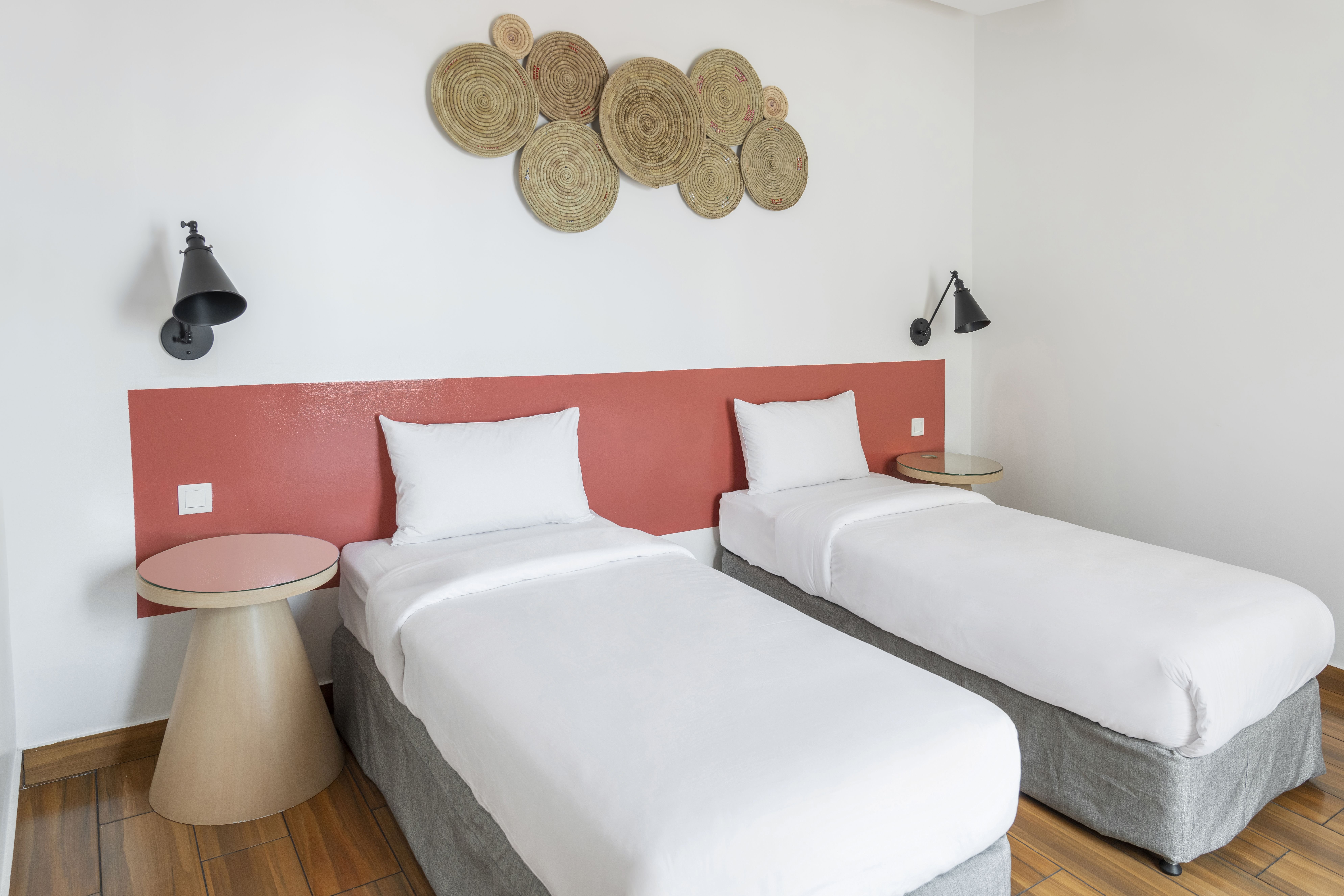 STUDIO, TWIN BEDS