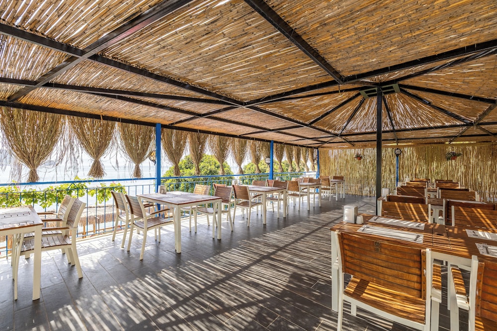 MAXSEA Beach Hotel 31/44