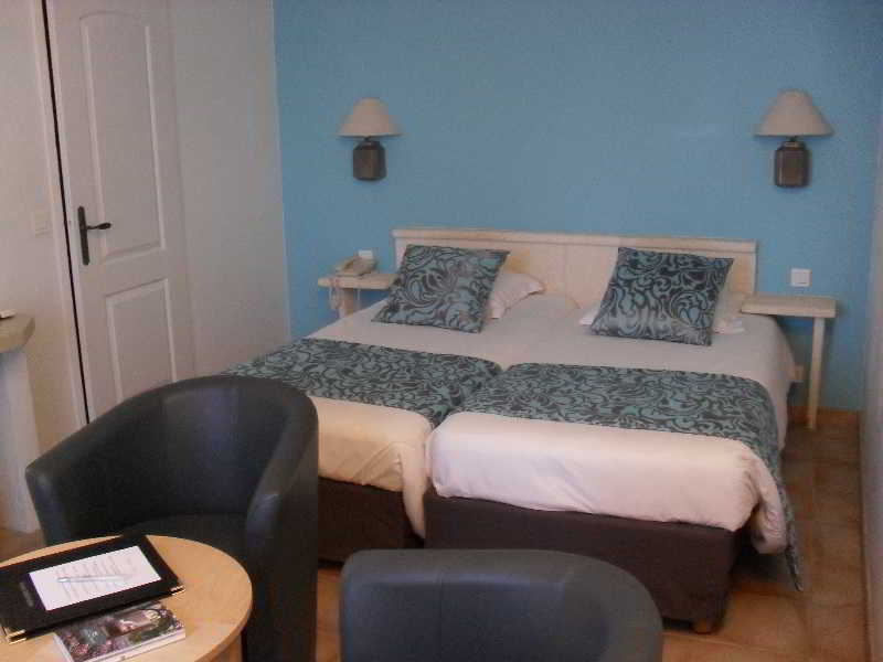 Hotel The Originals Val Baussenc 46/56