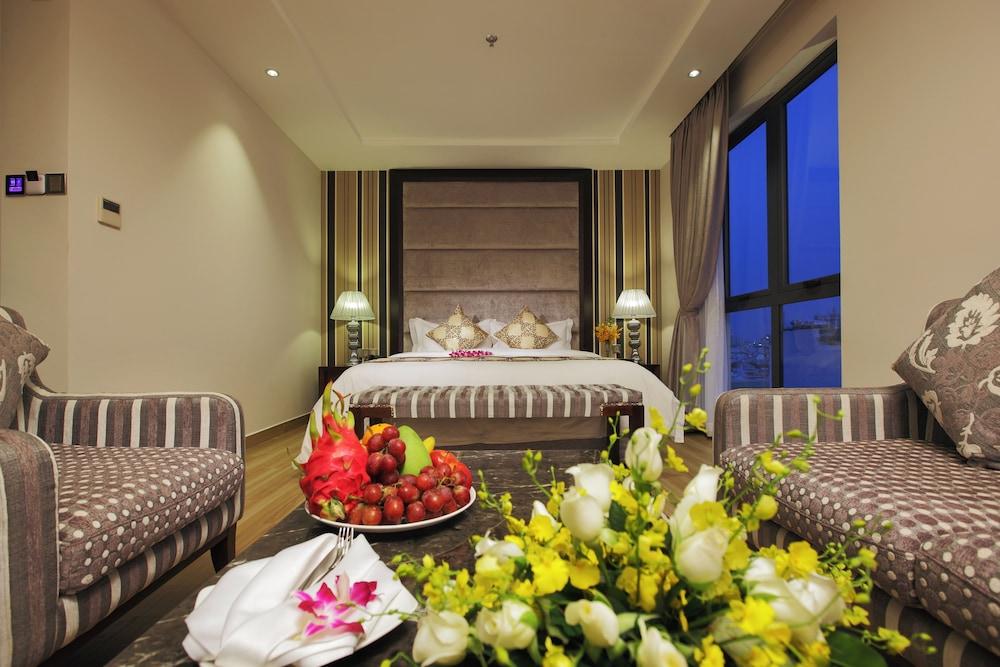 Senior, Luxury
