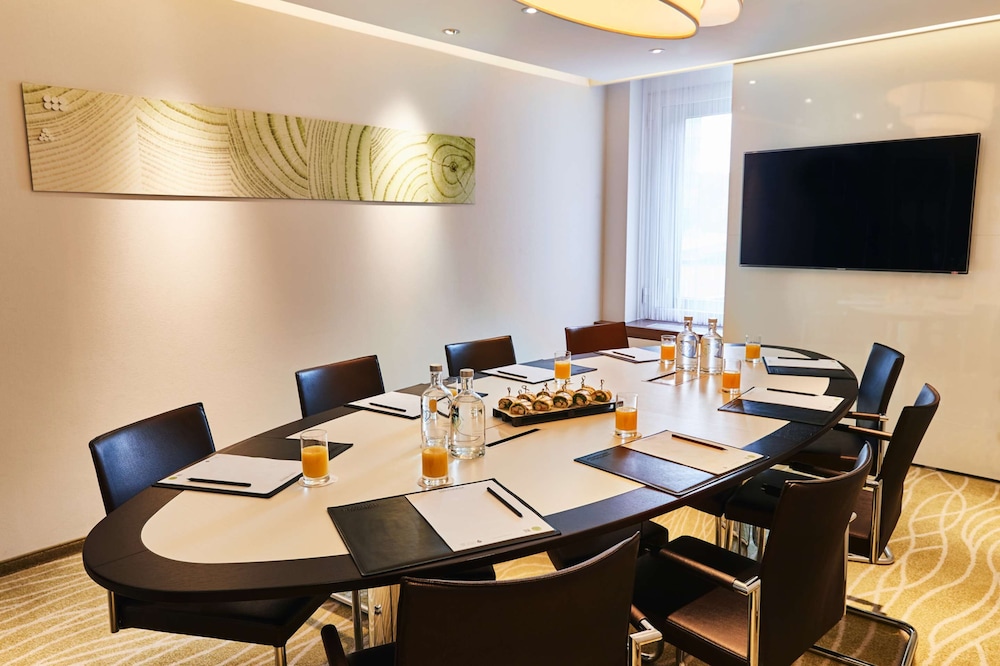 Steigenberger Airport Hotel 35/50