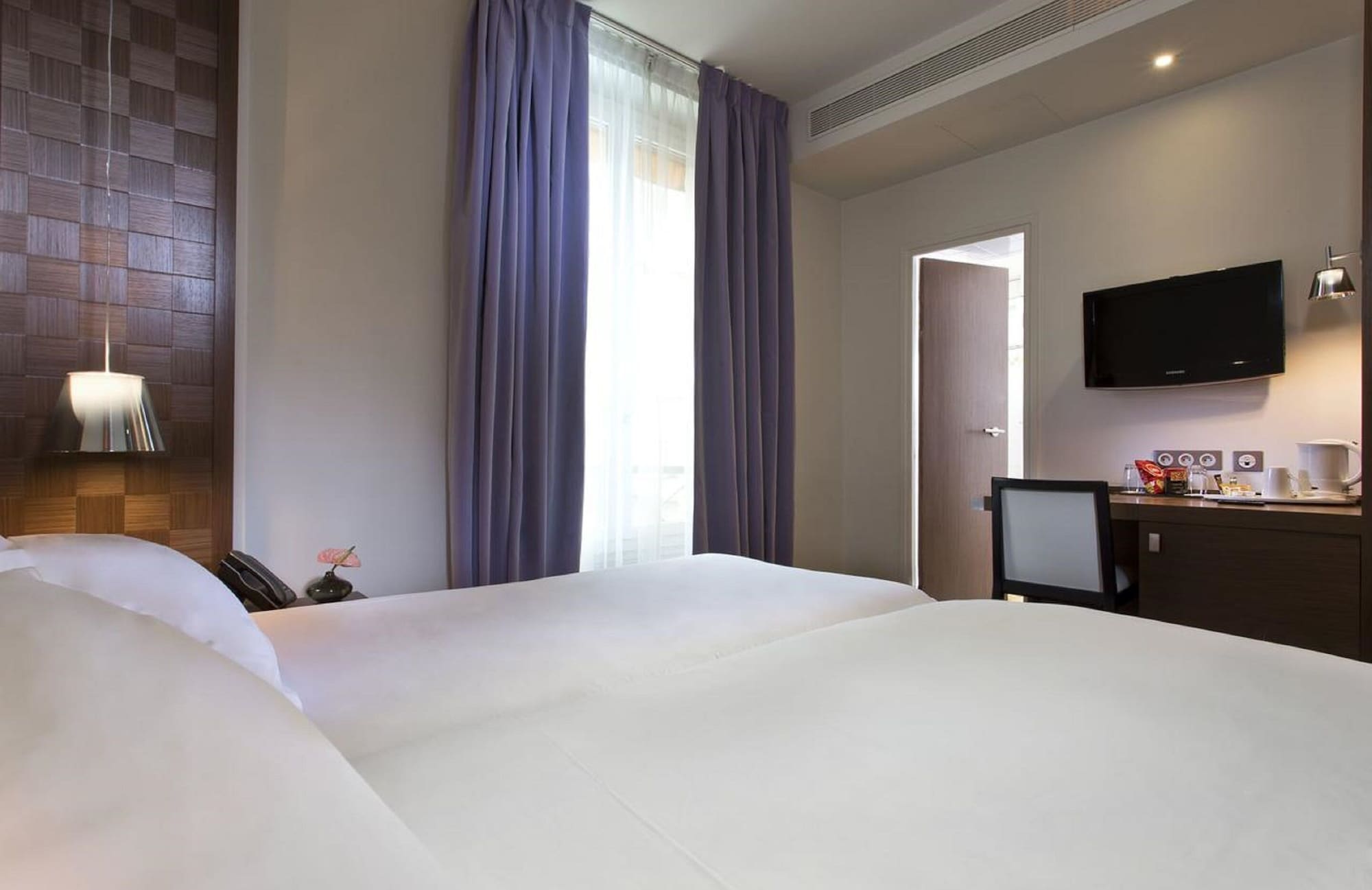غرفة بسريرين منفصلين، Hotel Le Colisee 3/9