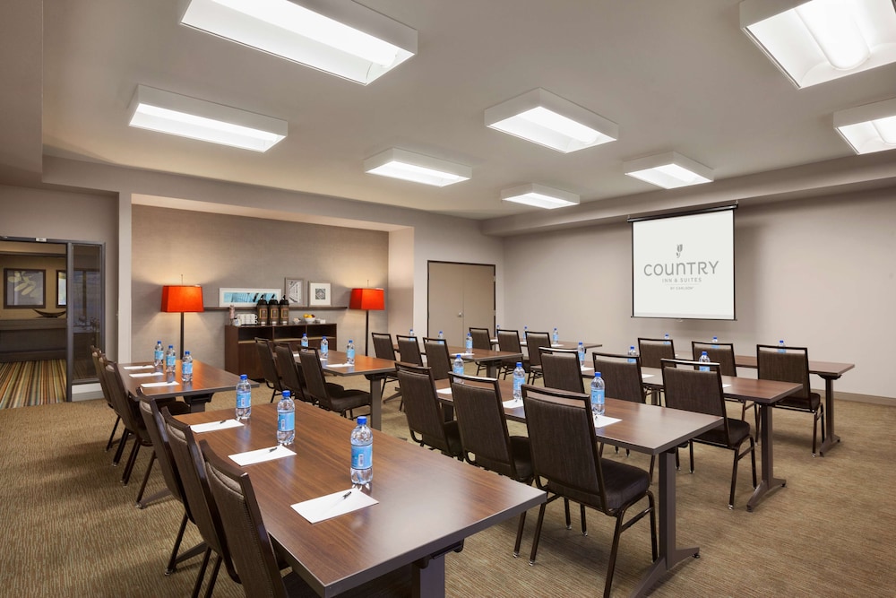 Country Inn & Suites by Radisson, Bozeman, MT 32/38