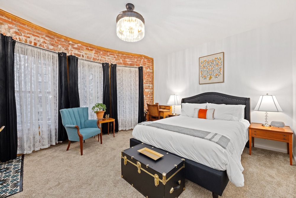 غرفة كلاسيكية بسرير كوين، The Adagio Bed and Breakfast 2/3