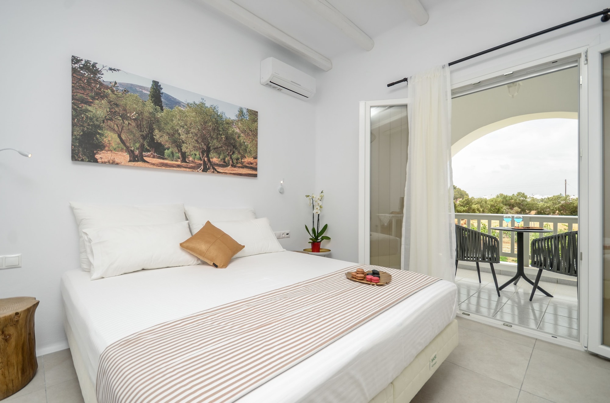 SUPERIOR, QUEEN BED