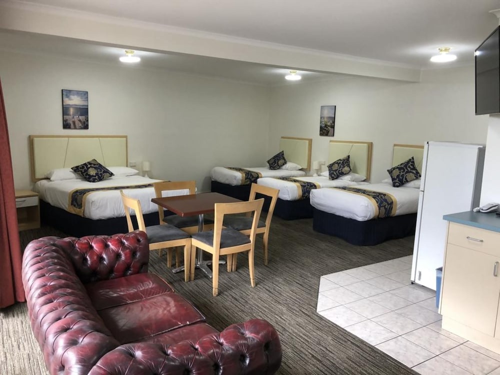 JACKSONS MOTOR INN 46/74