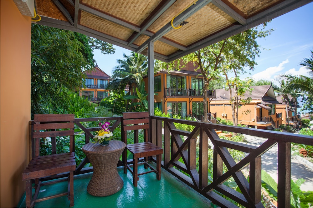 Phi Phi Long Beach Resort & Villa 35/50