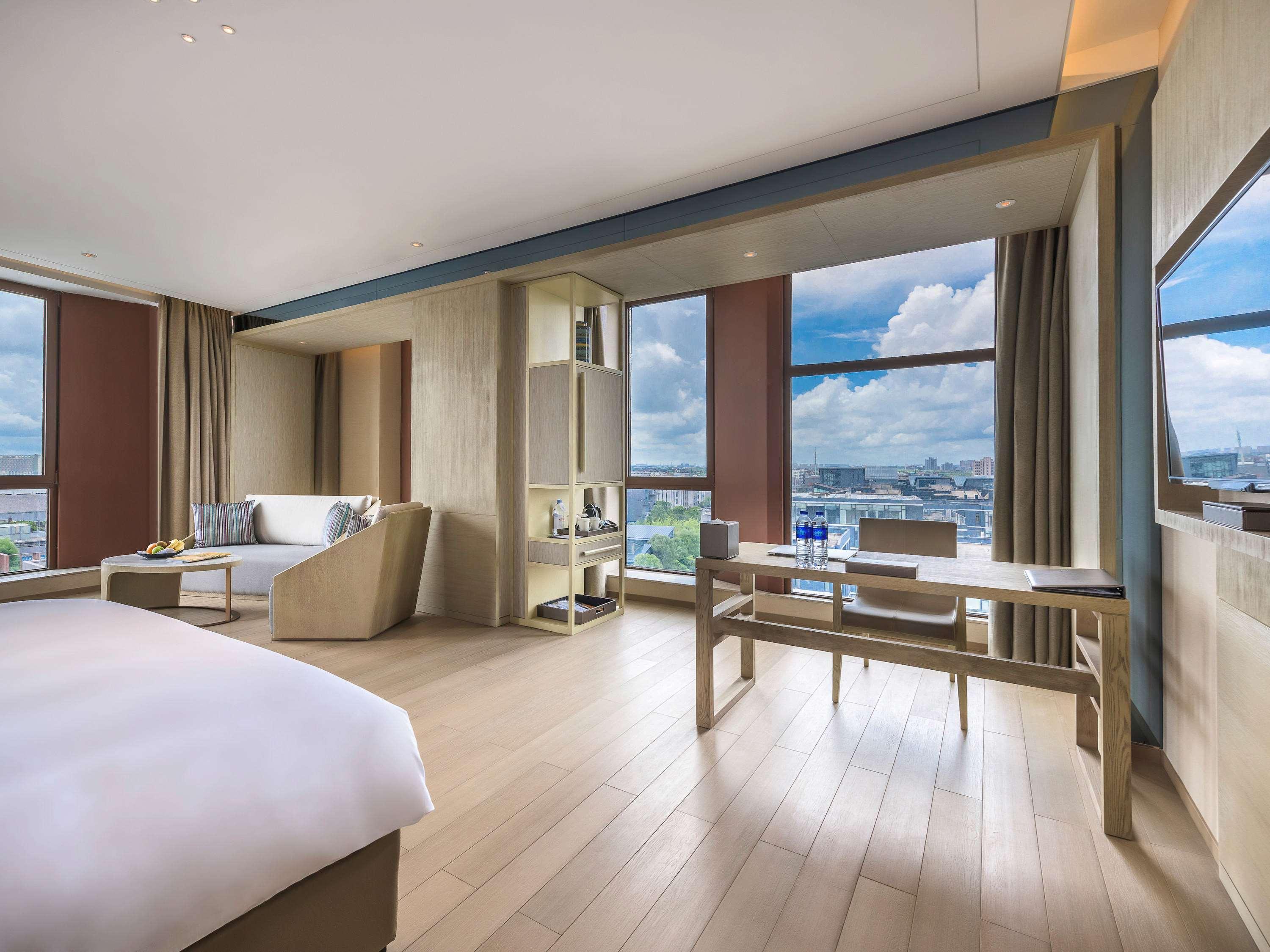 EXECUTIVE, SUITE, 2 KING BEDS