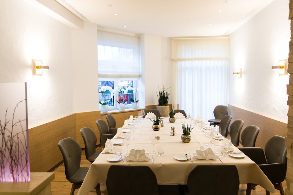 Hotel & Restaurant Goldener Pflug 71/77
