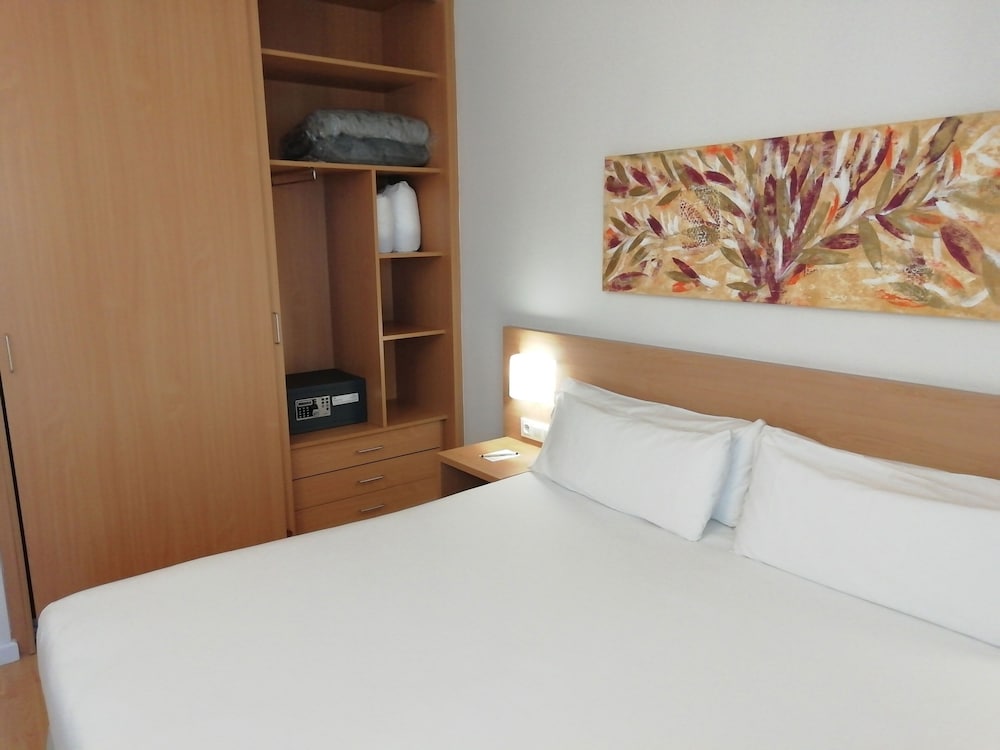 Aura Park Aparthotel 12/69