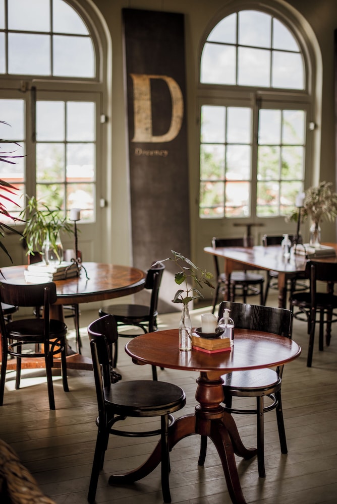 Dorp Hotel 38/50