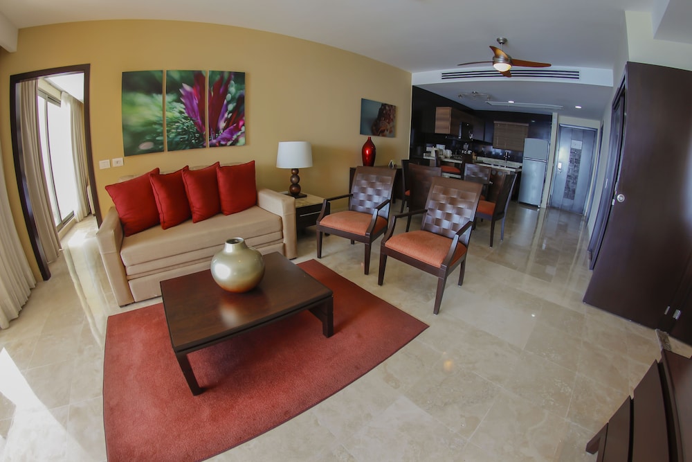 Sunset Plaza Beach Resort 48/79