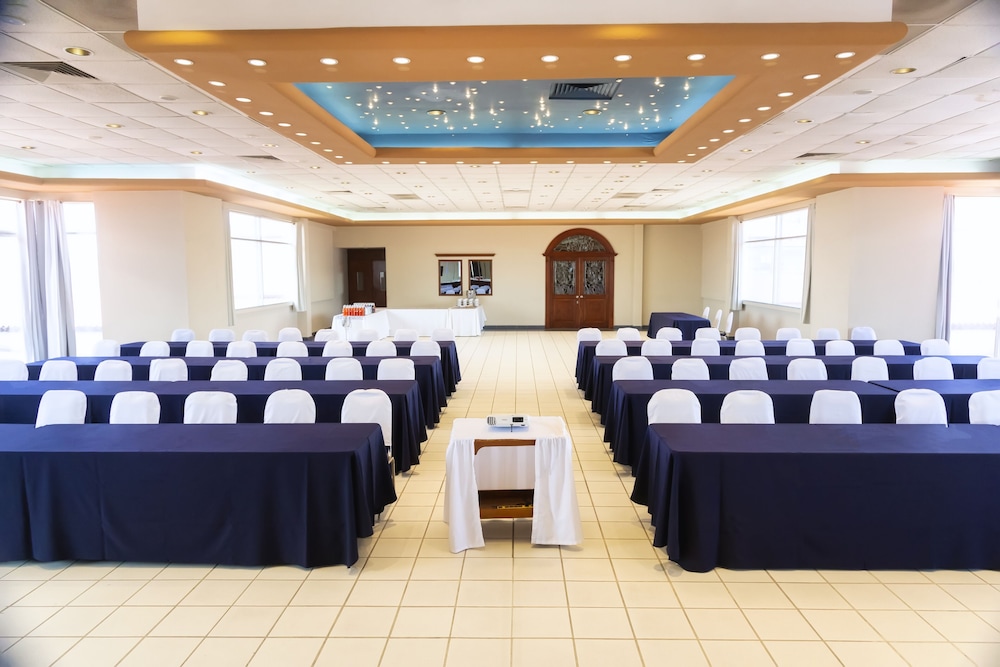 Hotel Plaza Uruapan 57/67