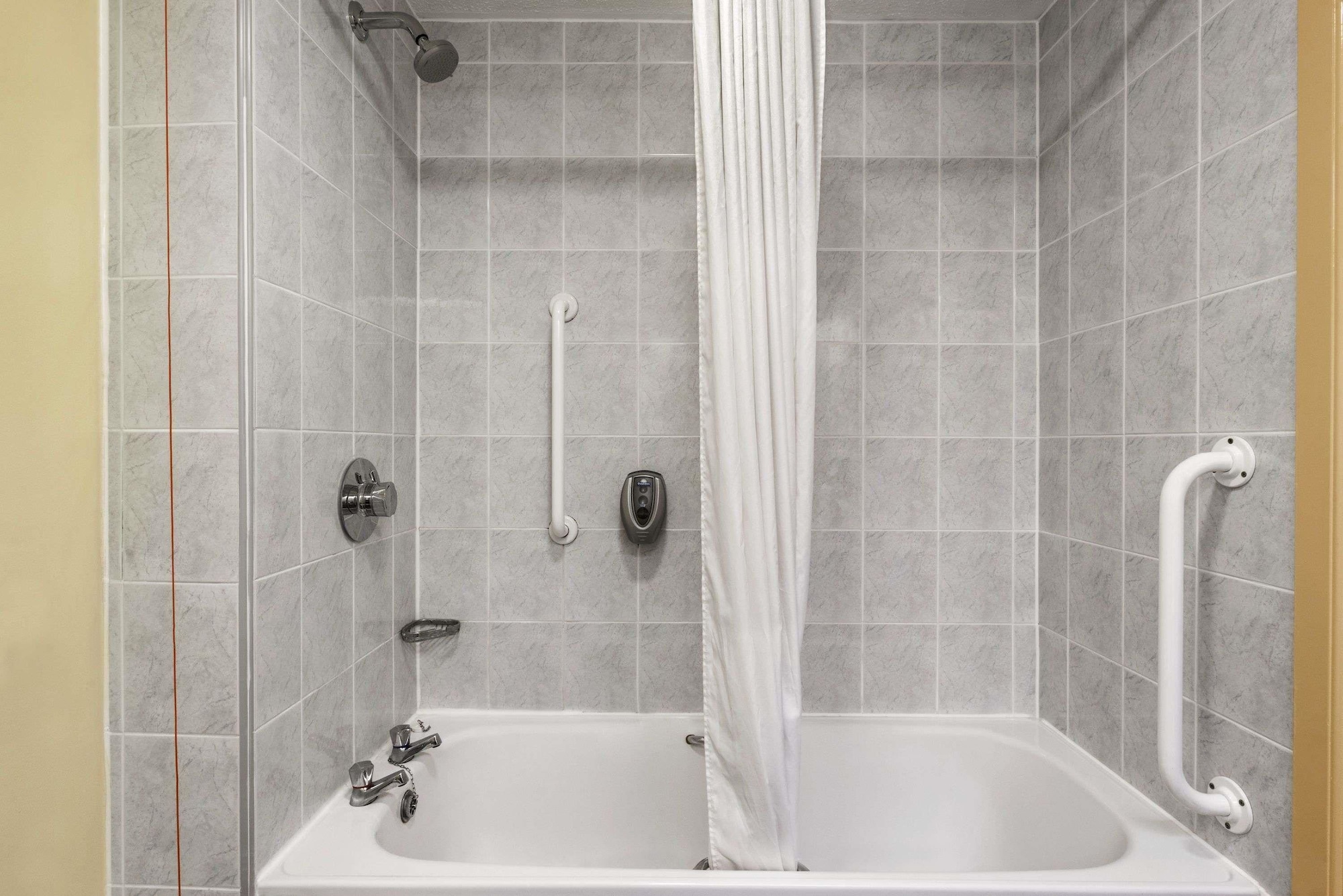 غرفة بسريرين مزدوجين، Days Inn by Wyndham Watford Gap 4/5
